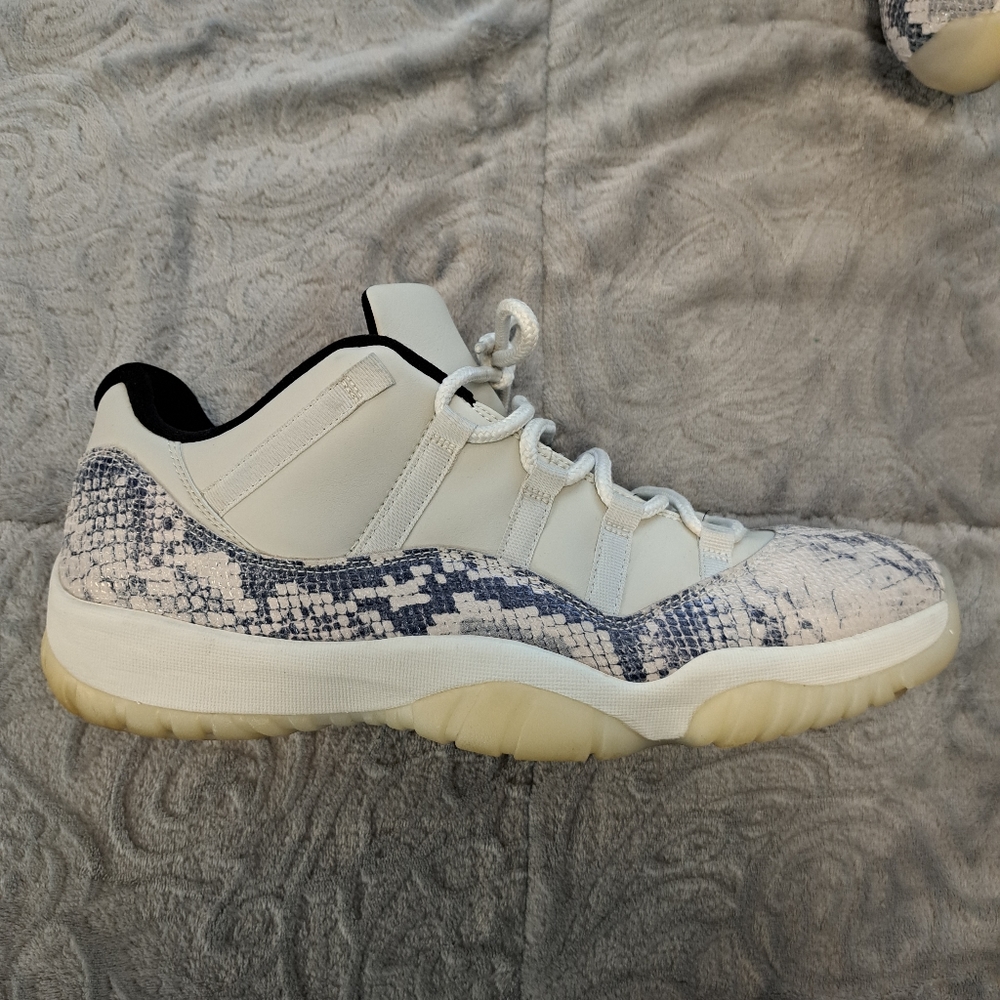 Jordan 11 retro snake pattern